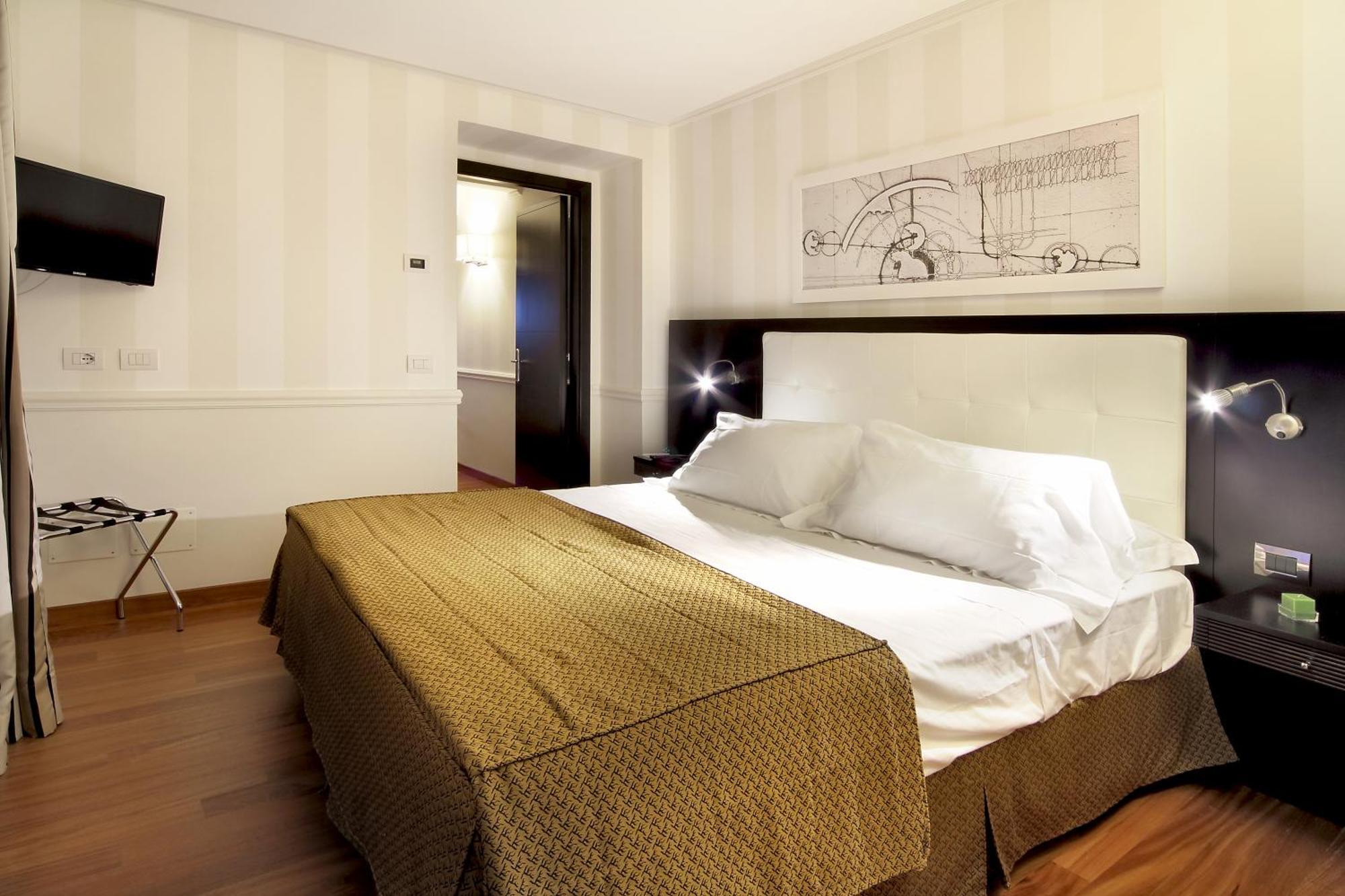 Double or Twin Room,682284060:JPEG